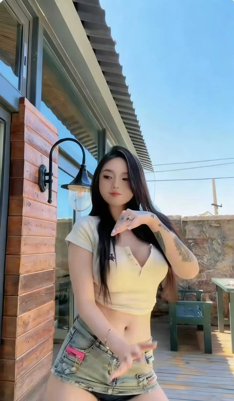 《Meena 成美男》高清全集中文版未删减资源免费在线看-无广告网盘观看便捷备份存储-一次看遍Meena 成美男全集