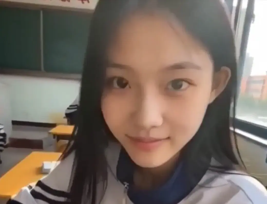 《我的十八岁女友》无删减版在线播放-4K蓝光画质免费观看-黄果AI短剧高甜治愈结局太甜